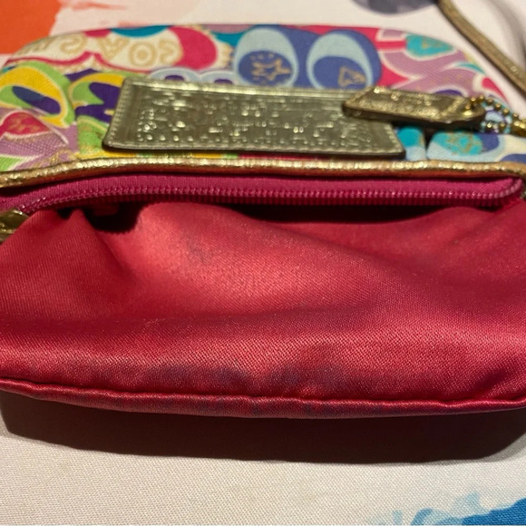 Coach Poppy Wristlet Metallic Gold and Multi-Colored Canvas Pre-Loved - Picture 5 of 6